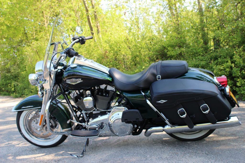 Harley Davidson Road King Classic, Timeless Beauty.