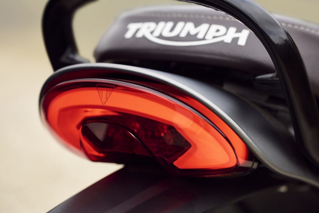 Deux nouvelles Triumph : le roadster et le scrambler 400