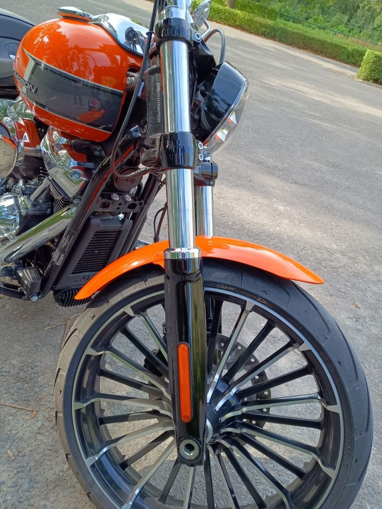 Harley Davidson Breakout 117, Custom in Série.