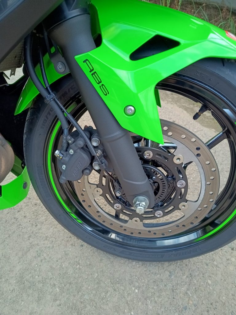 Kawasaki Ninja 500, Small warrior.