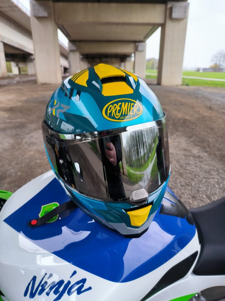 Un casque racing léger, le Premier Hyper XR21.