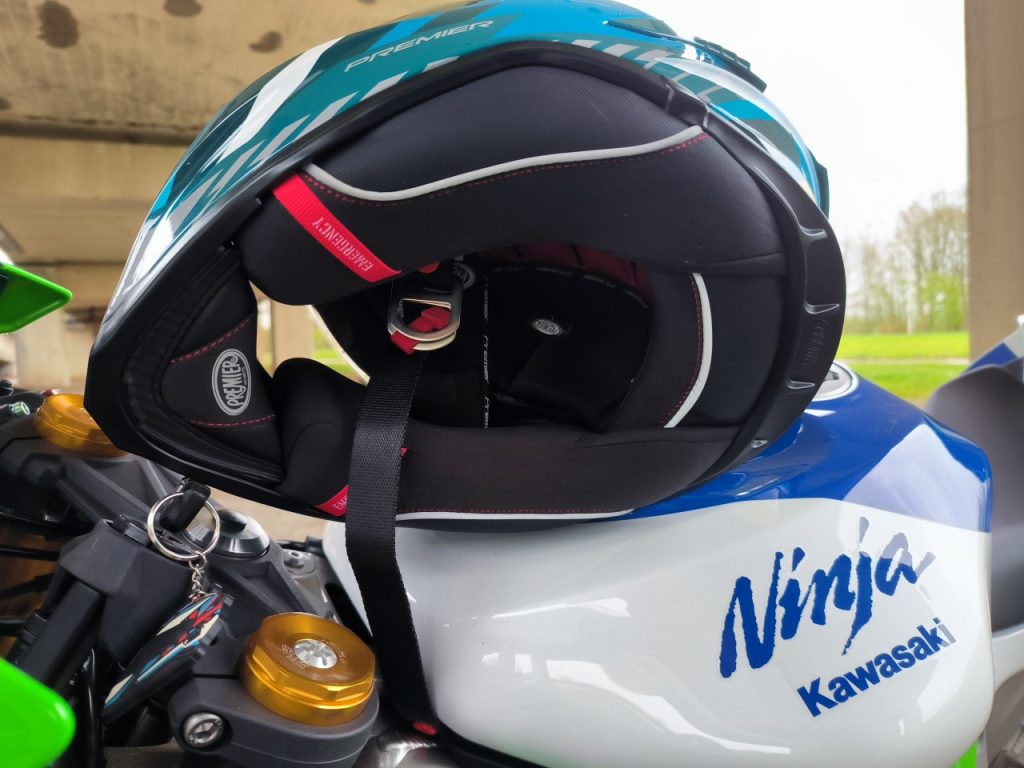 Un casque racing léger, le Premier Hyper XR21.