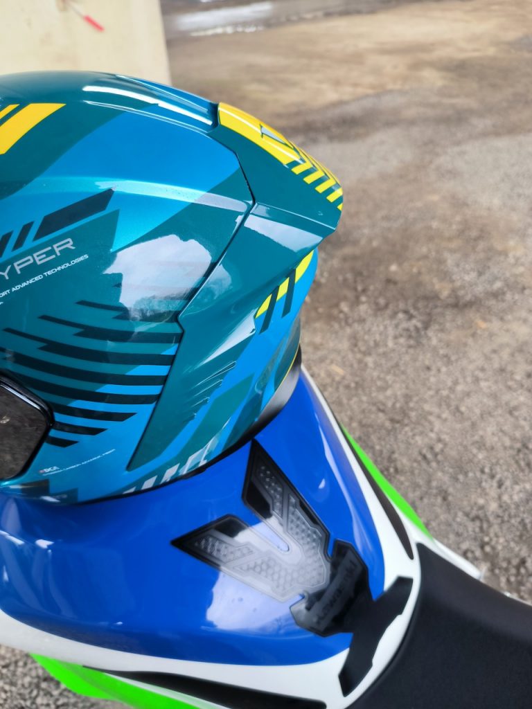 Un casque racing léger, le Premier Hyper XR21.