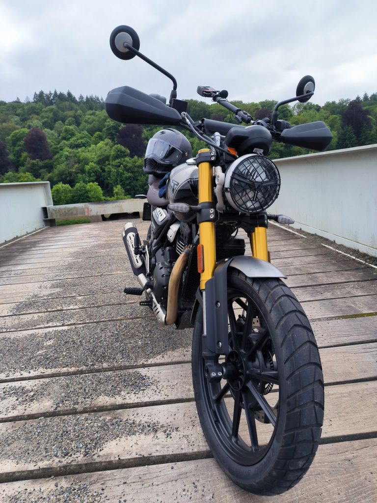 Le fun et le charme en Triumph Scrambler 400X