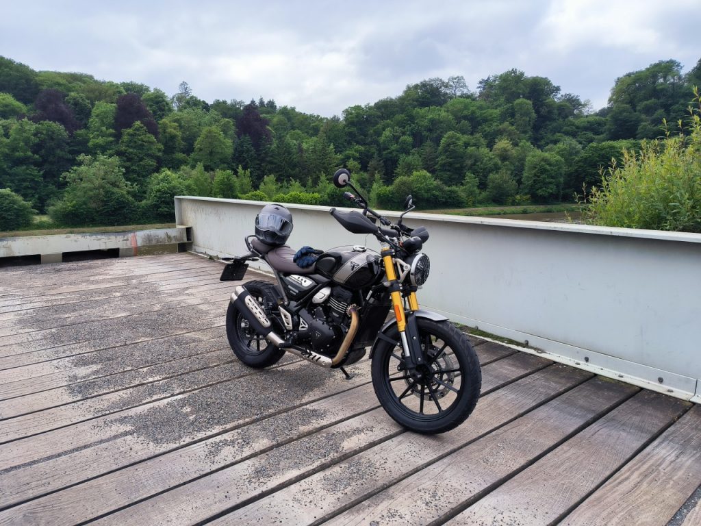 Le fun et le charme en Triumph Scrambler 400X