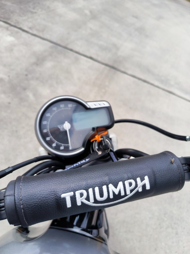 Le fun et le charme en Triumph Scrambler 400X