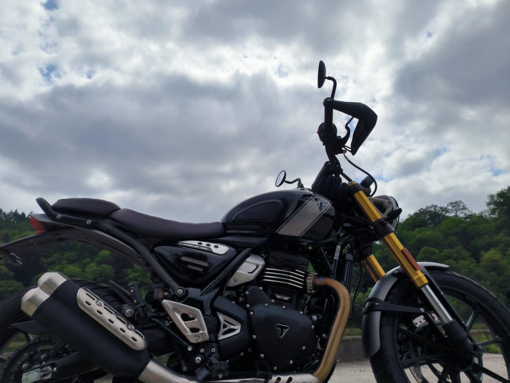 Le fun et le charme en Triumph Scrambler 400X