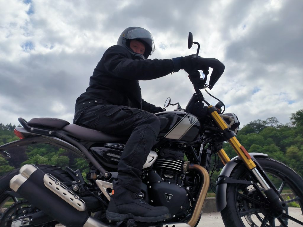 Le fun et le charme en Triumph Scrambler 400X