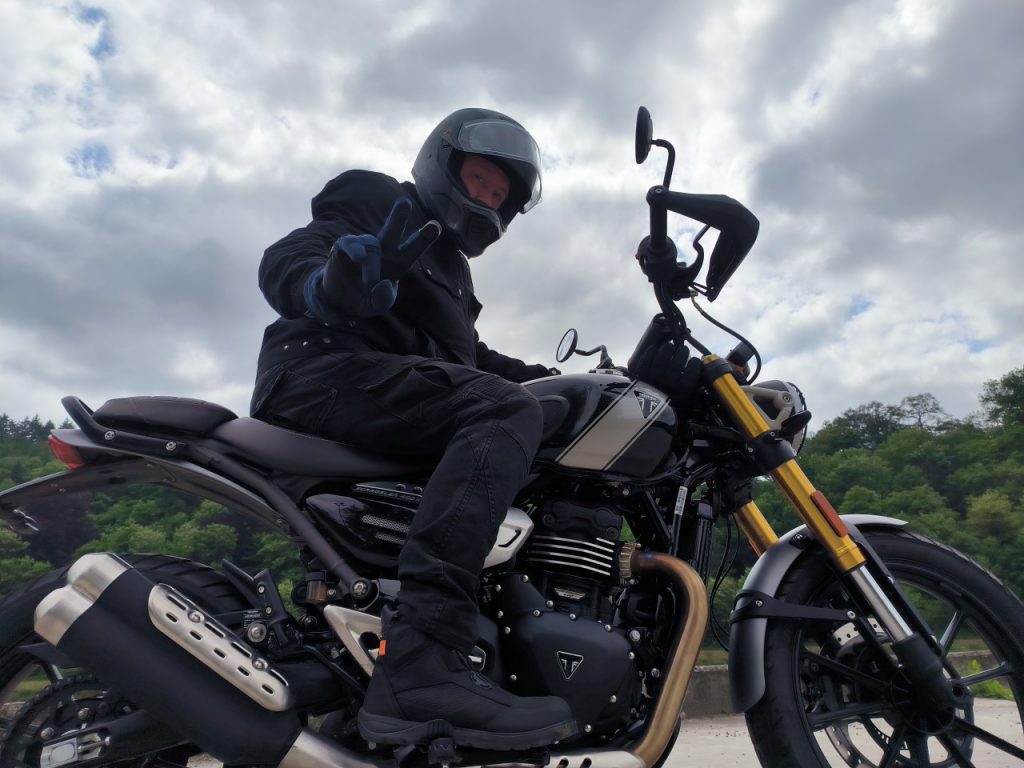 Le fun et le charme en Triumph Scrambler 400X