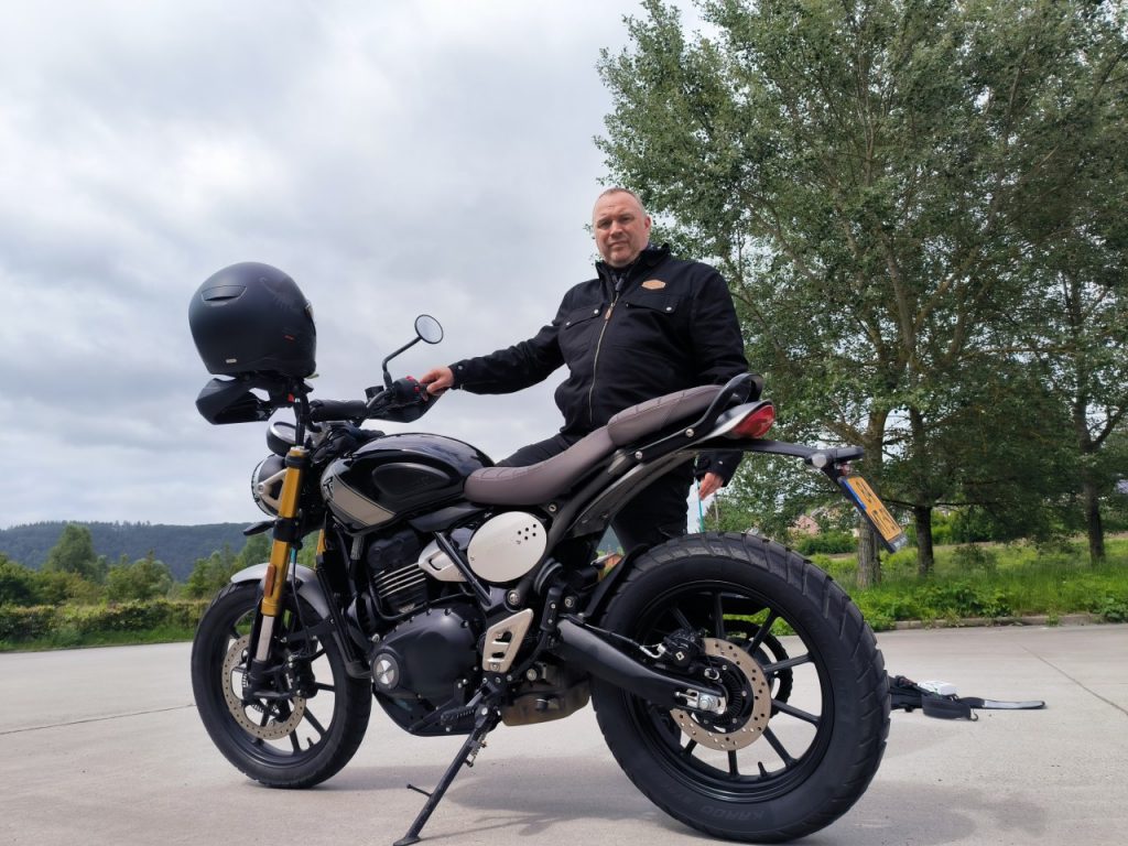 Le fun et le charme en Triumph Scrambler 400X