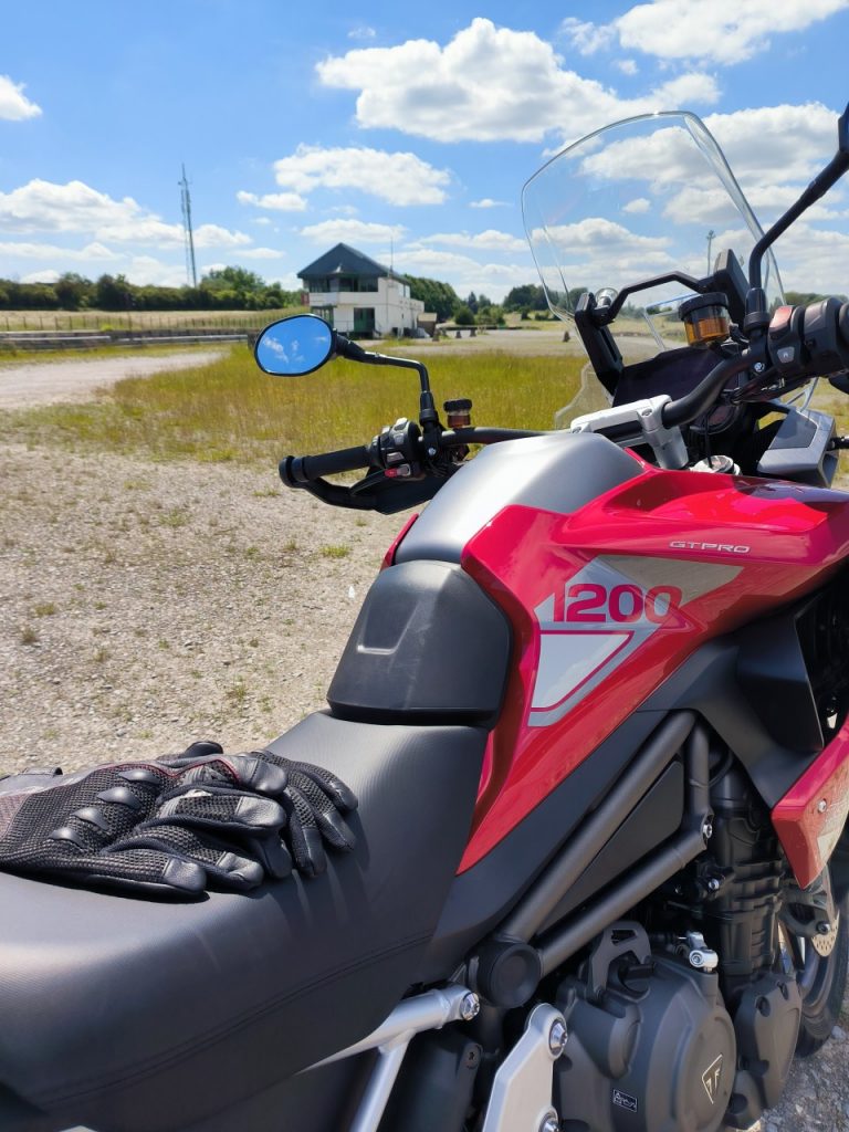 La Triumph Tiger 1200 GT Pro vaisseau amiral britannique