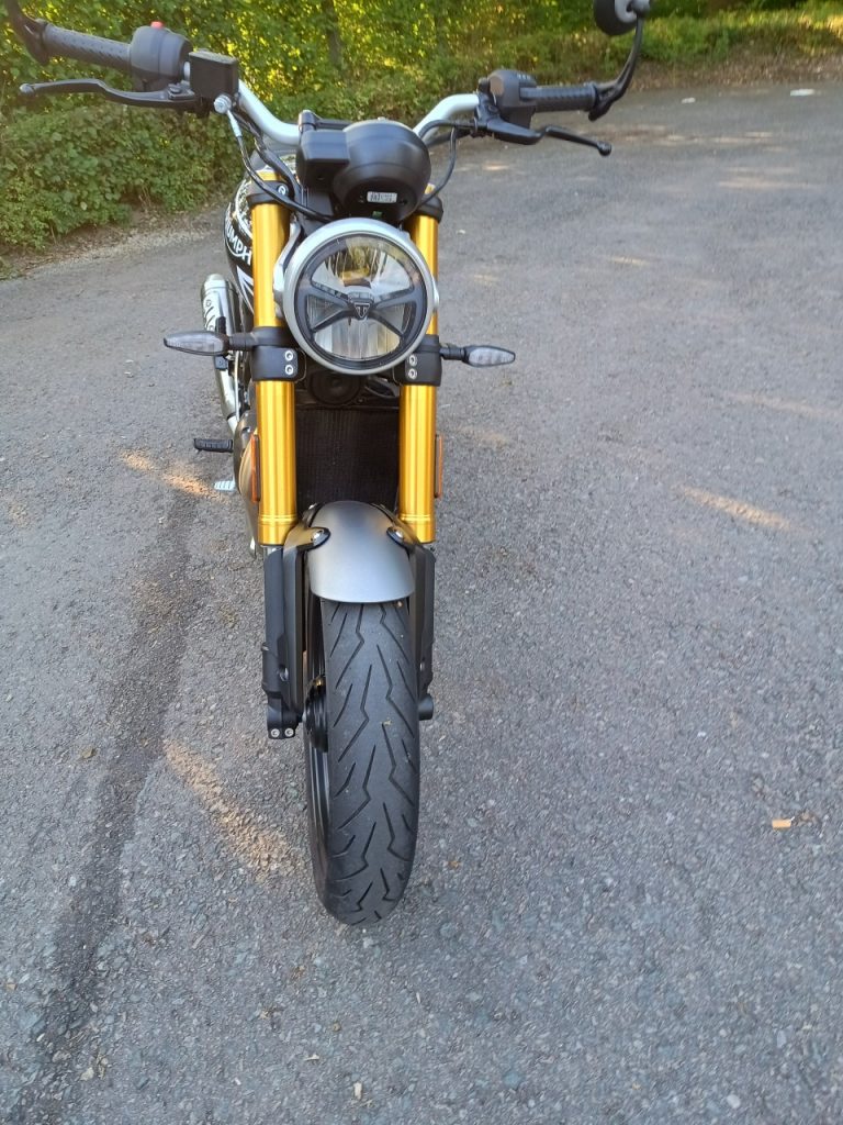 Triumph Speed 400, Petite boule de nerf.