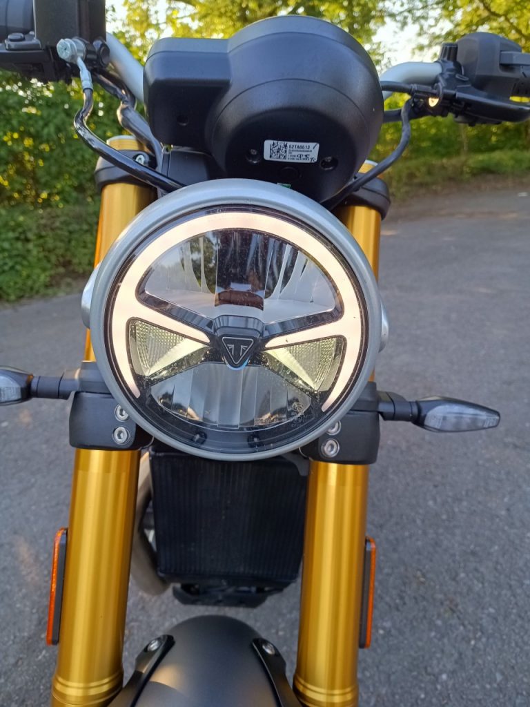 Triumph Speed 400, Petite boule de nerf.