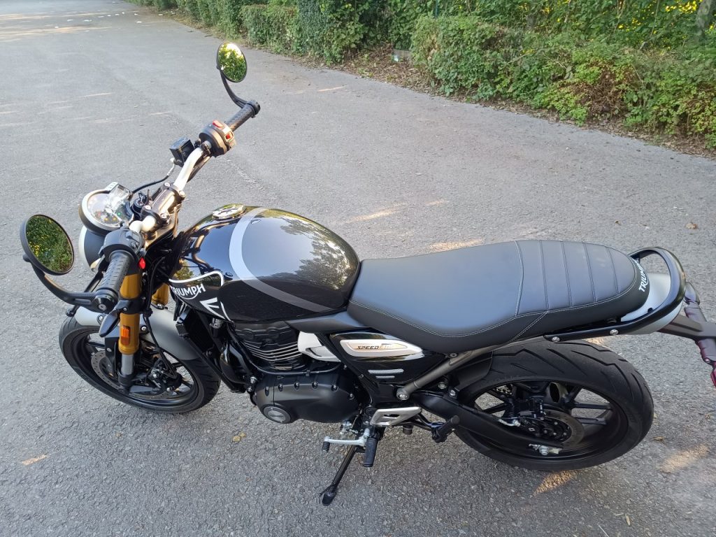 Triumph Speed 400, Petite boule de nerf.