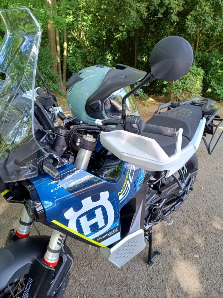 Husqvarna Norden 901 Expedition, haute Voltige.