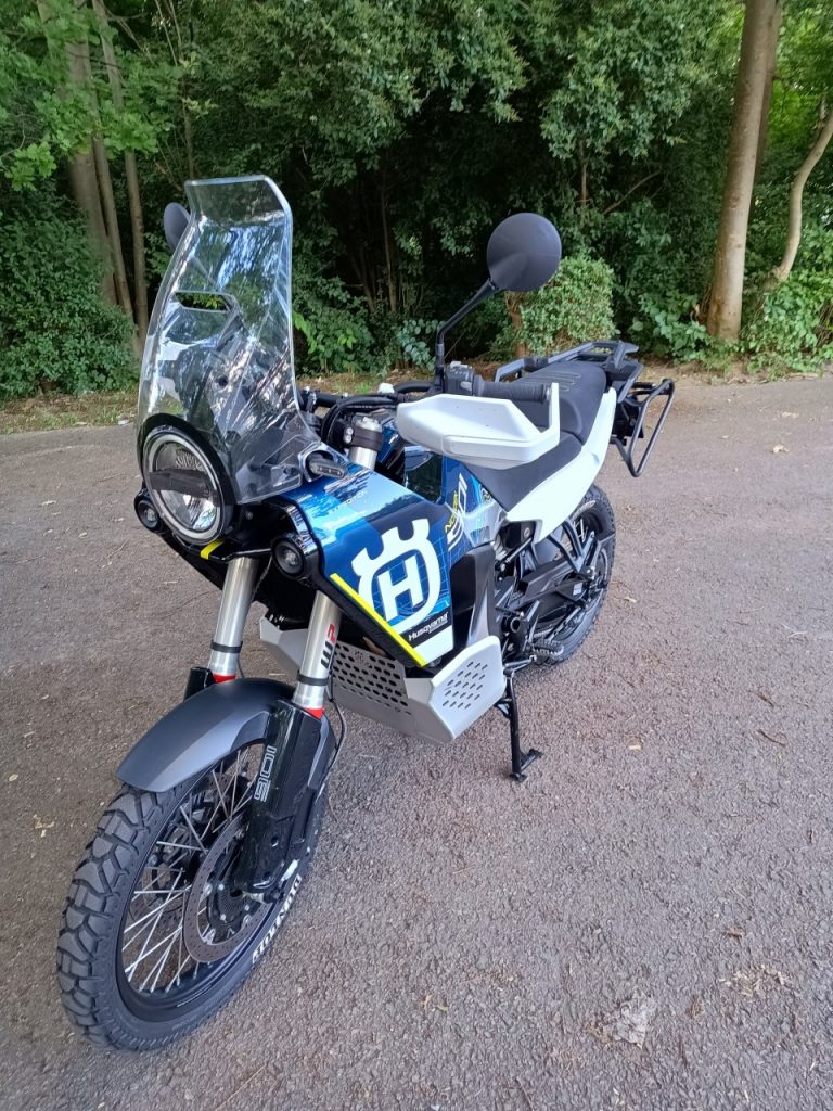 Husqvarna Norden 901 Expedition, haute Voltige.