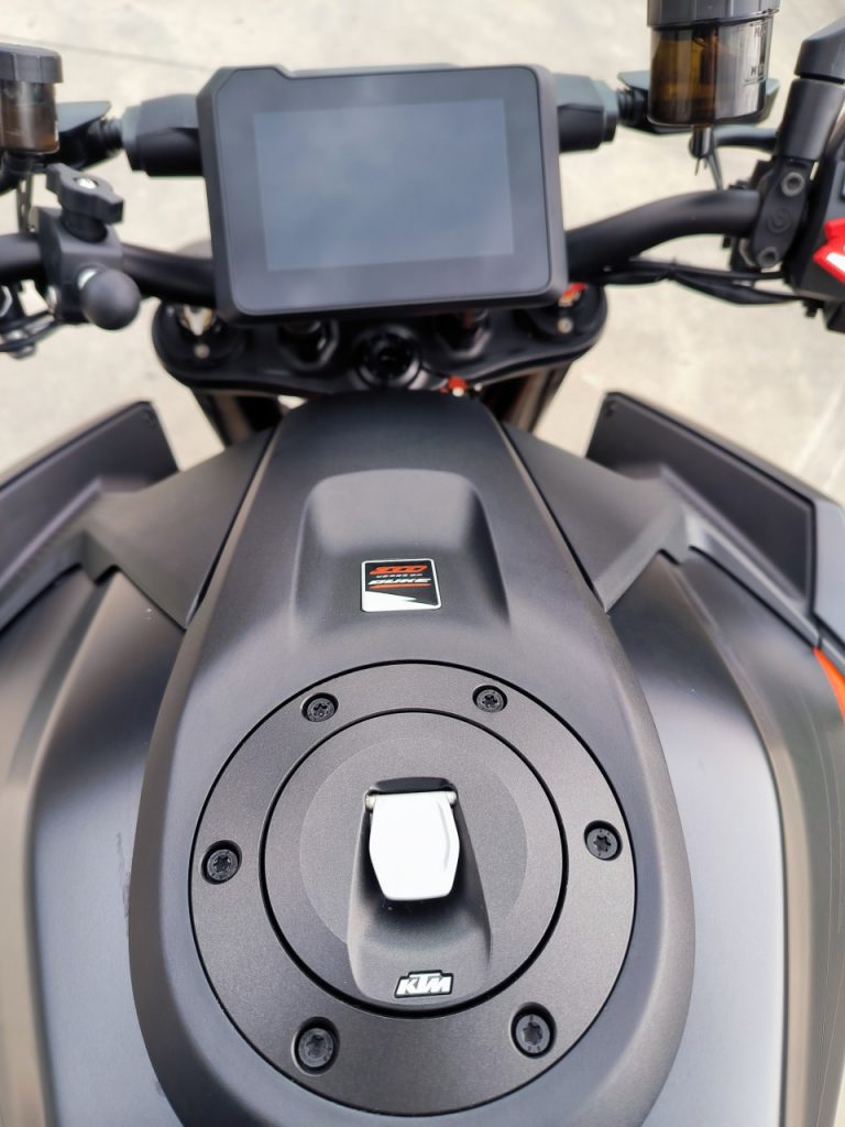 KTM Super Duke 1390 R la bête, vraiment ?