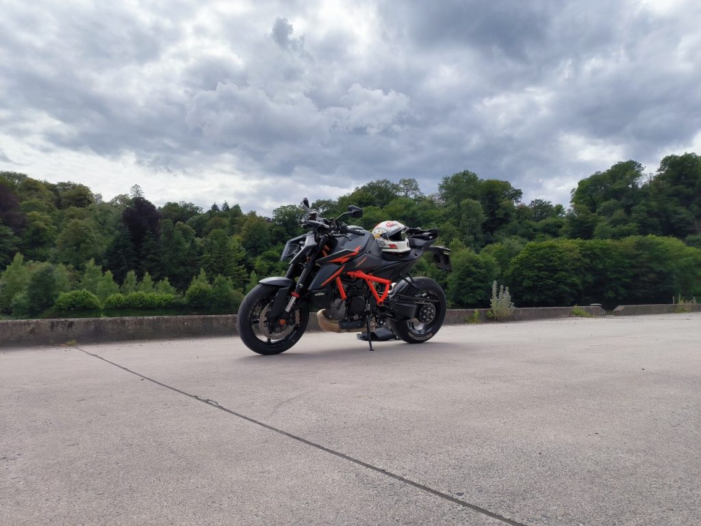 KTM Super Duke 1390 R la bête, vraiment ?