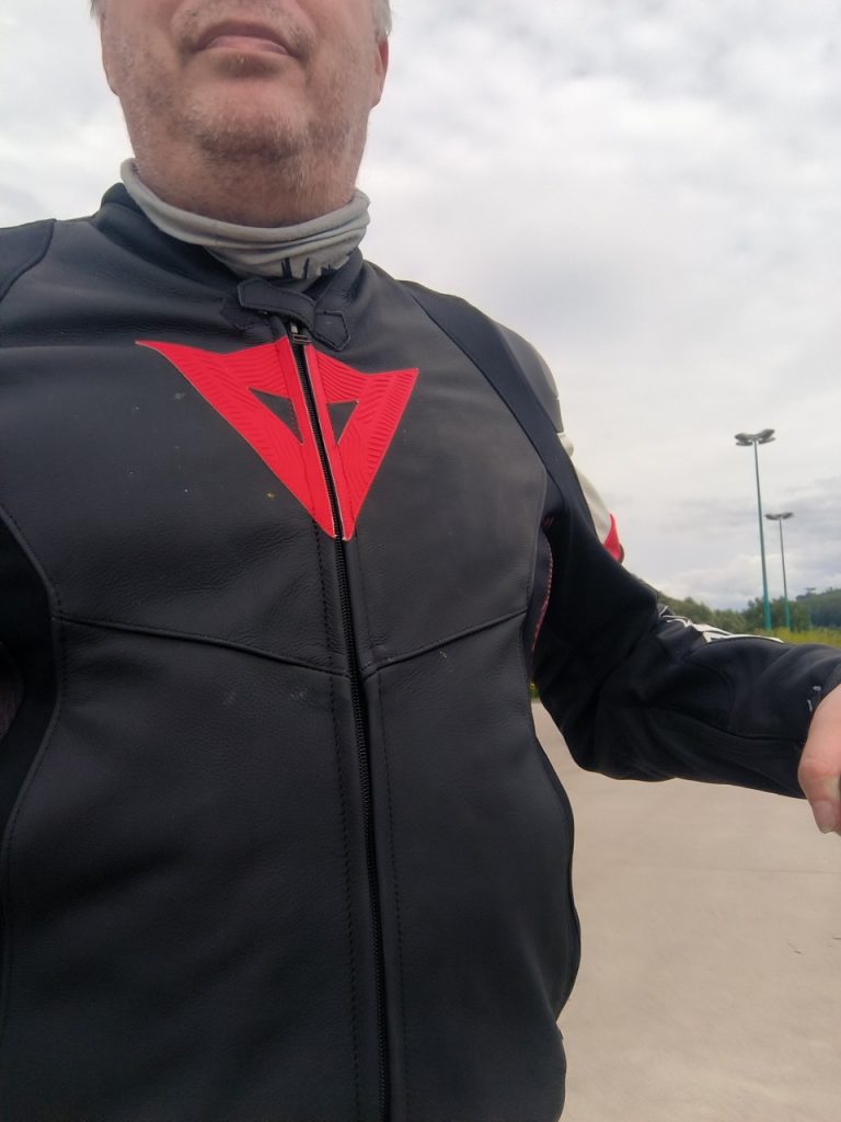 Dainese Avro 5 un cuir pour le sportif quotidien