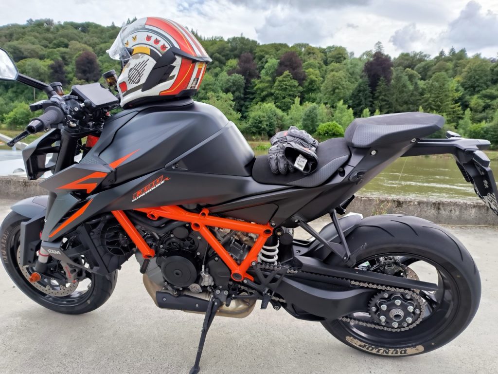 KTM Super Duke 1390 R la bête, vraiment ?