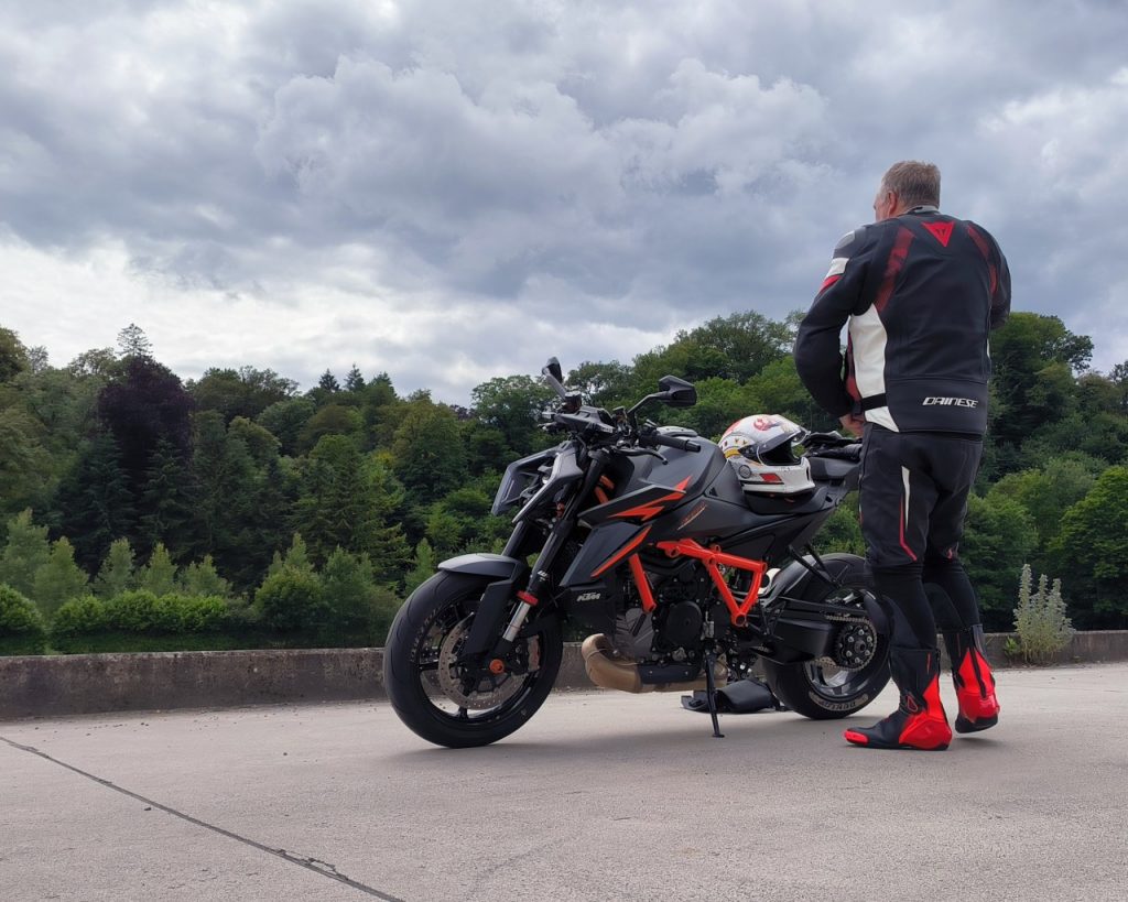 KTM Super Duke 1390 R la bête, vraiment ?