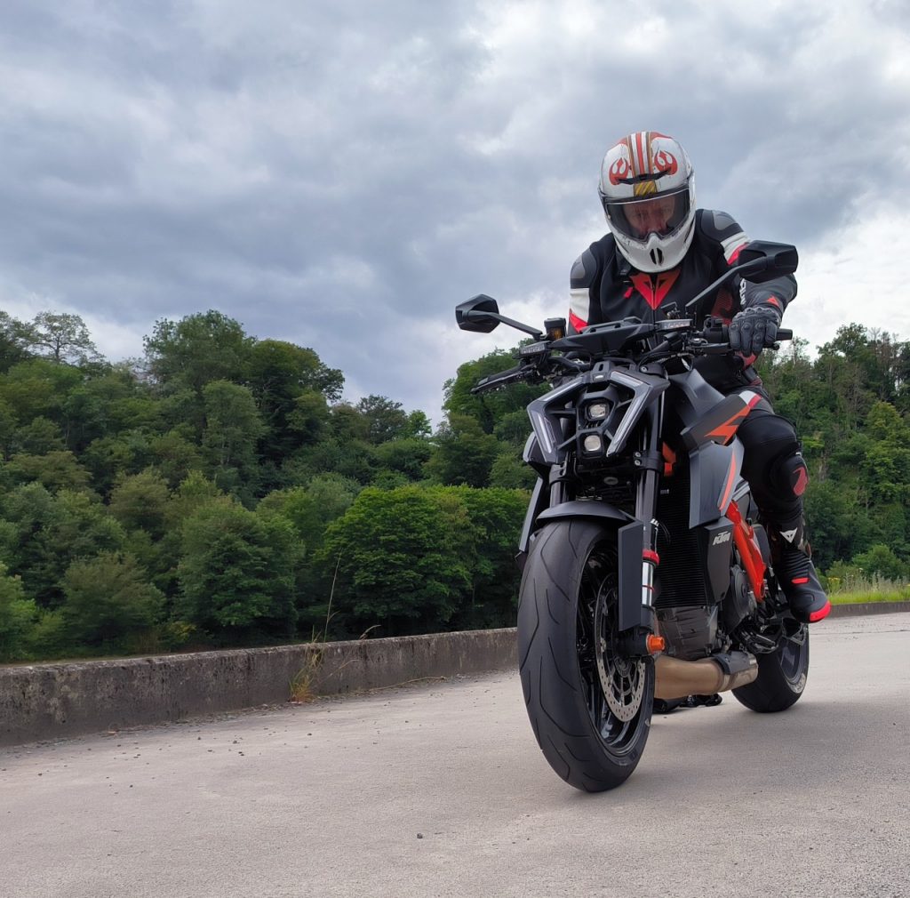 KTM Super Duke 1390 R la bête, vraiment ?