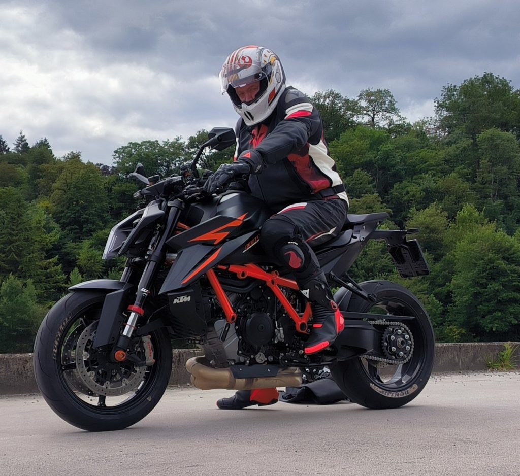 KTM Super Duke 1390 R la bête, vraiment ?