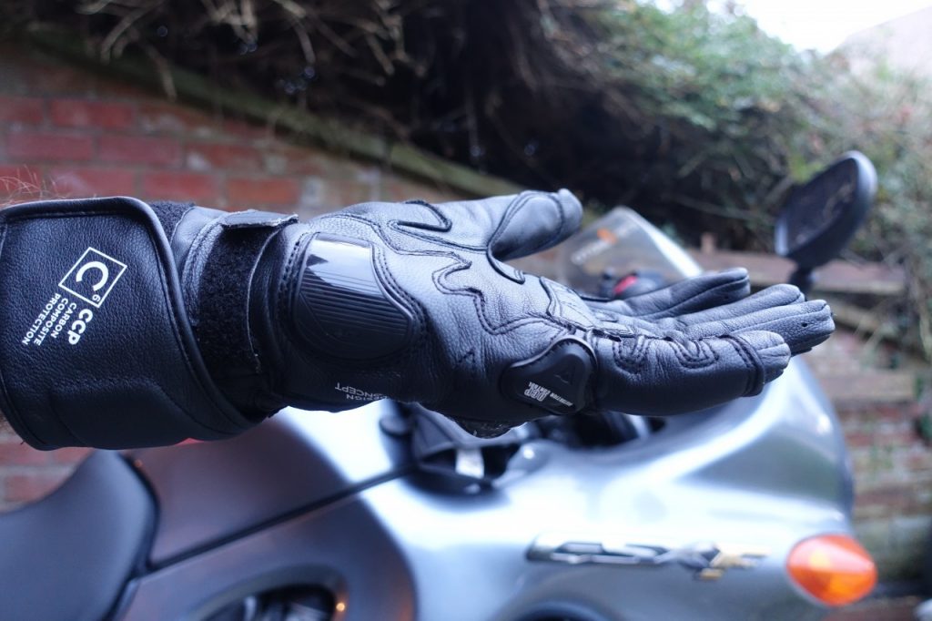 Dainese carbone 4 long, des gants sportifs en cuir