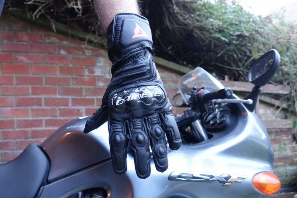 Dainese carbone 4 long, des gants sportifs en cuir