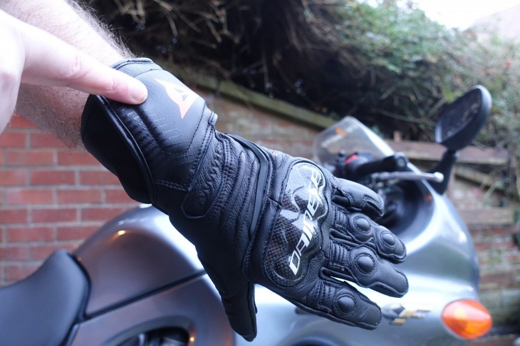 Dainese carbone 4 long, des gants sportifs en cuir