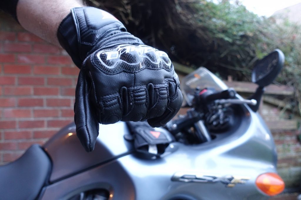 Dainese carbone 4 long, des gants sportifs en cuir