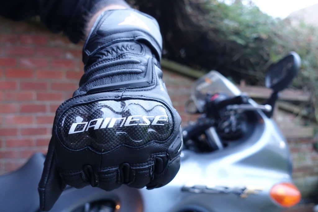 Dainese carbone 4 long, des gants sportifs en cuir