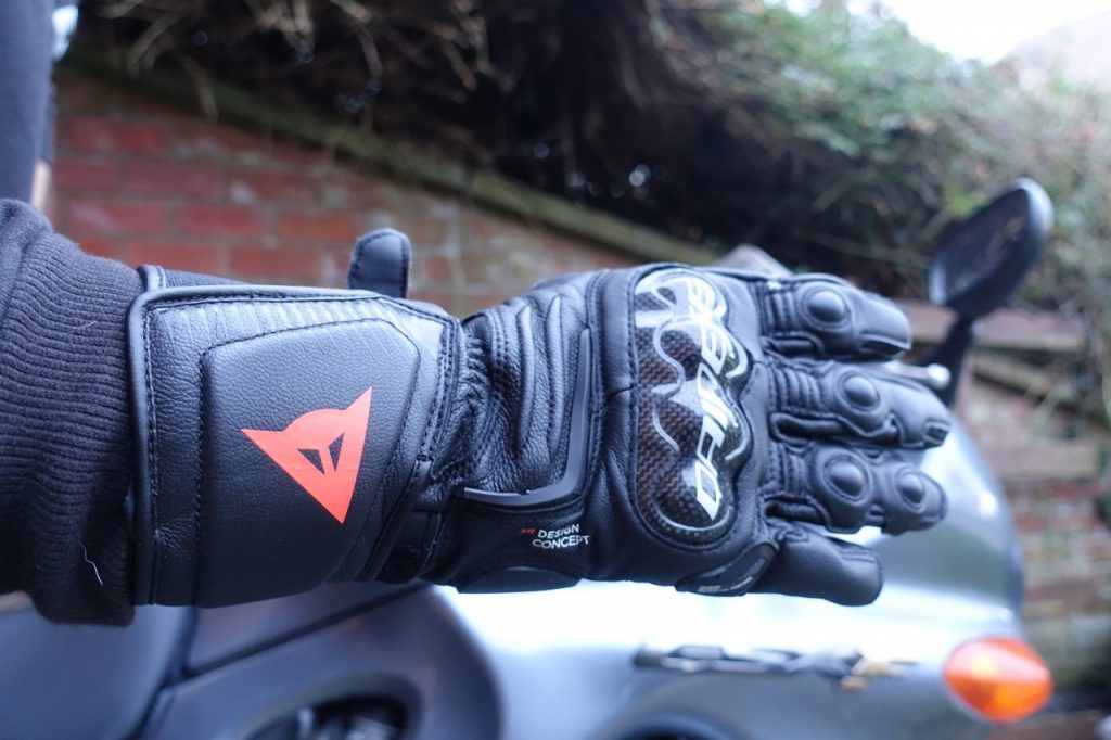 Dainese carbone 4 long, des gants sportifs en cuir