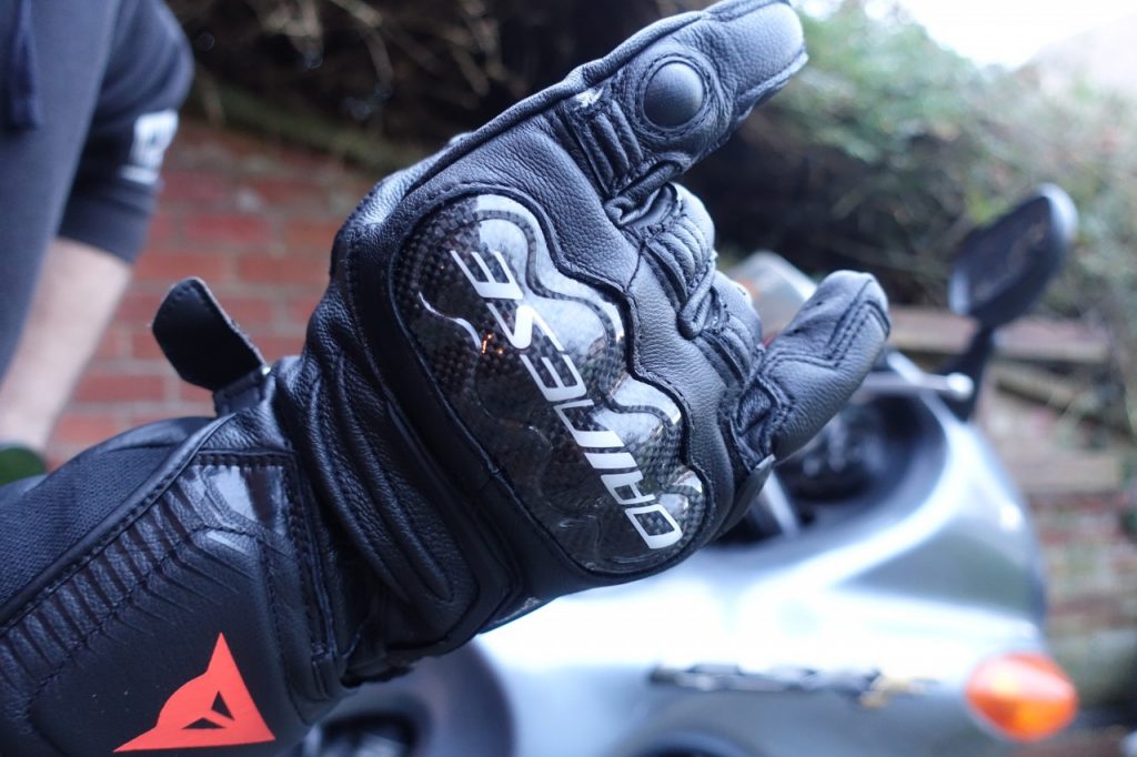 Dainese carbone 4 long, des gants sportifs en cuir