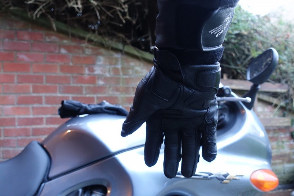 Dainese carbone 4 long, des gants sportifs en cuir