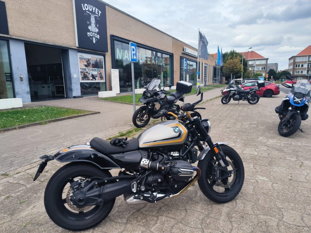 BMW R12 nostalgique ou pas ce beau Boxer ?