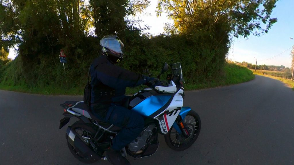 Segura Bora l&rsquo;enduro en tenue vintage et moderne