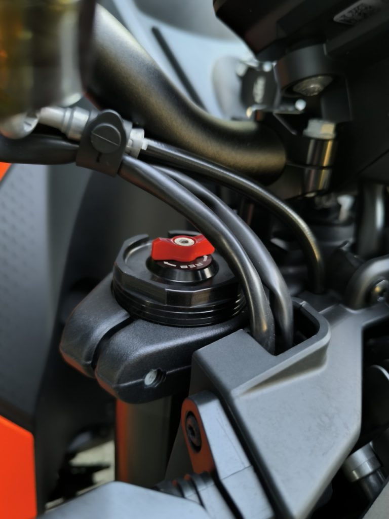 Essai KTM 990 Duke, Spicy toy