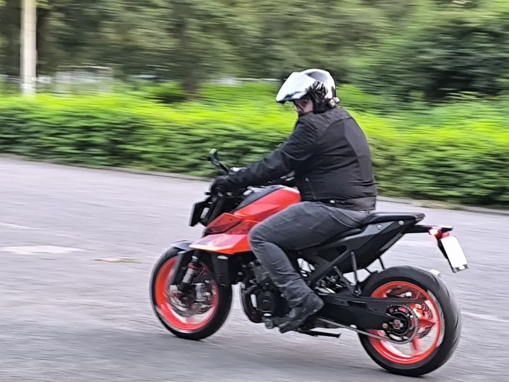 Essai KTM 990 Duke, Spicy toy