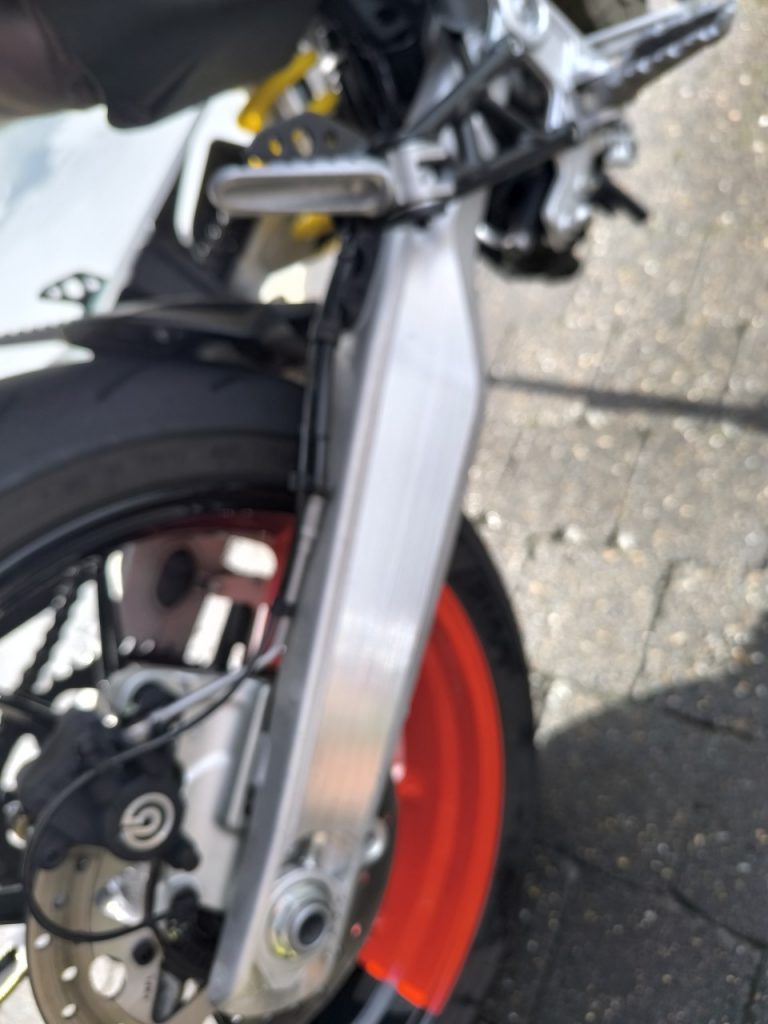  Ducati 698 Hypermotard RVE, jouet pour enfant fortuné.