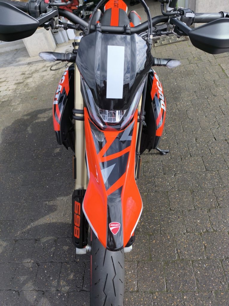  Ducati 698 Hypermotard RVE, jouet pour enfant fortuné.