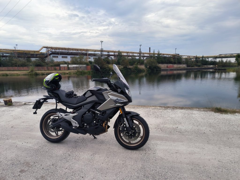 CF-Moto MT-700 le tourisme moto pas cher