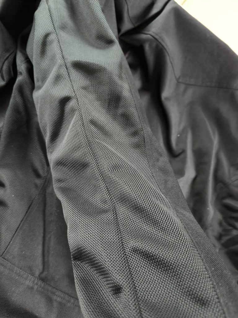 Blouson Pando Moto Air Tate, au frais l’été et au sec.